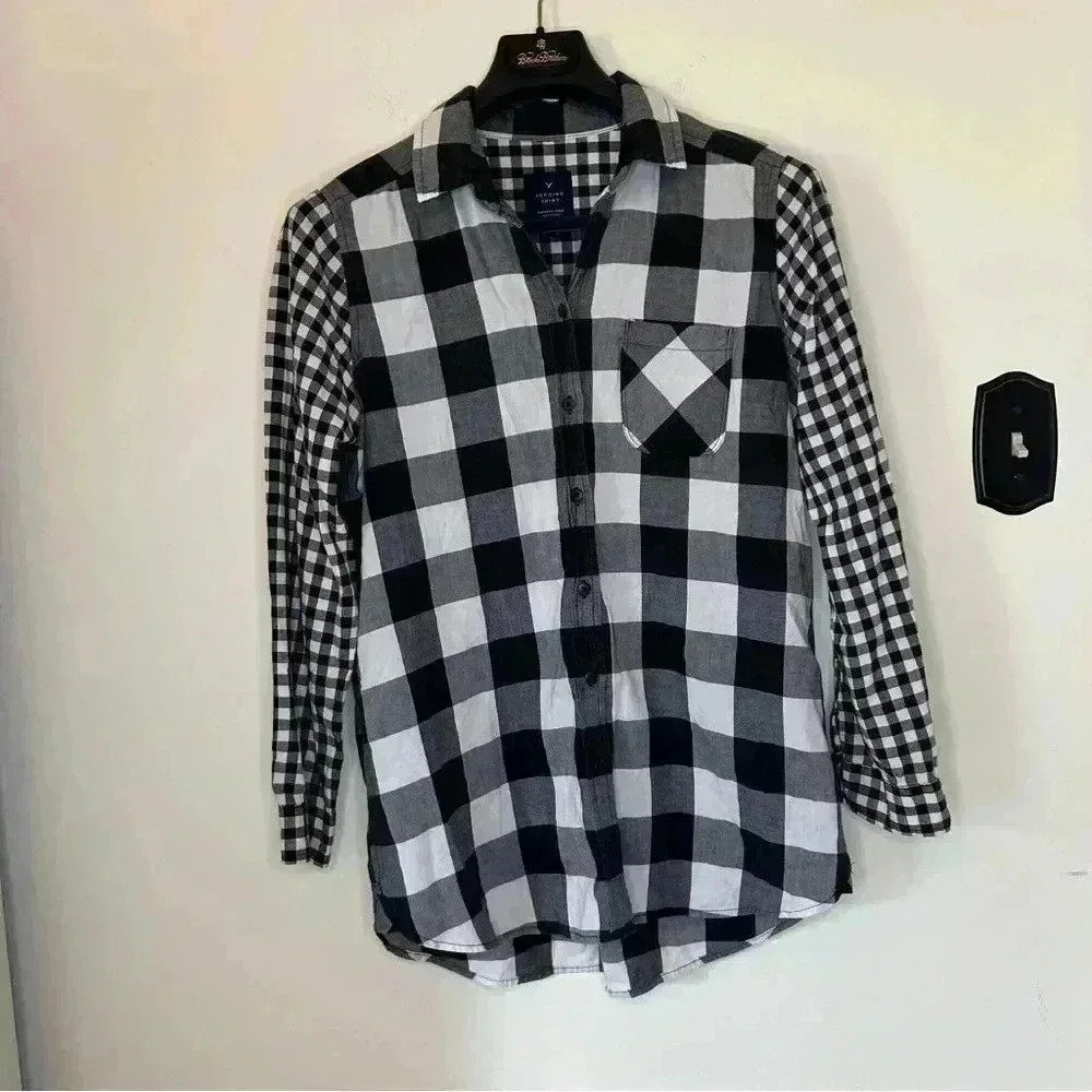 American Eagle Plaid Black and White Jegging Shirt Button Down